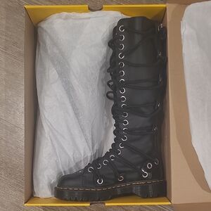 Dr. Martens Daria 1B60 Bex Black Boots New